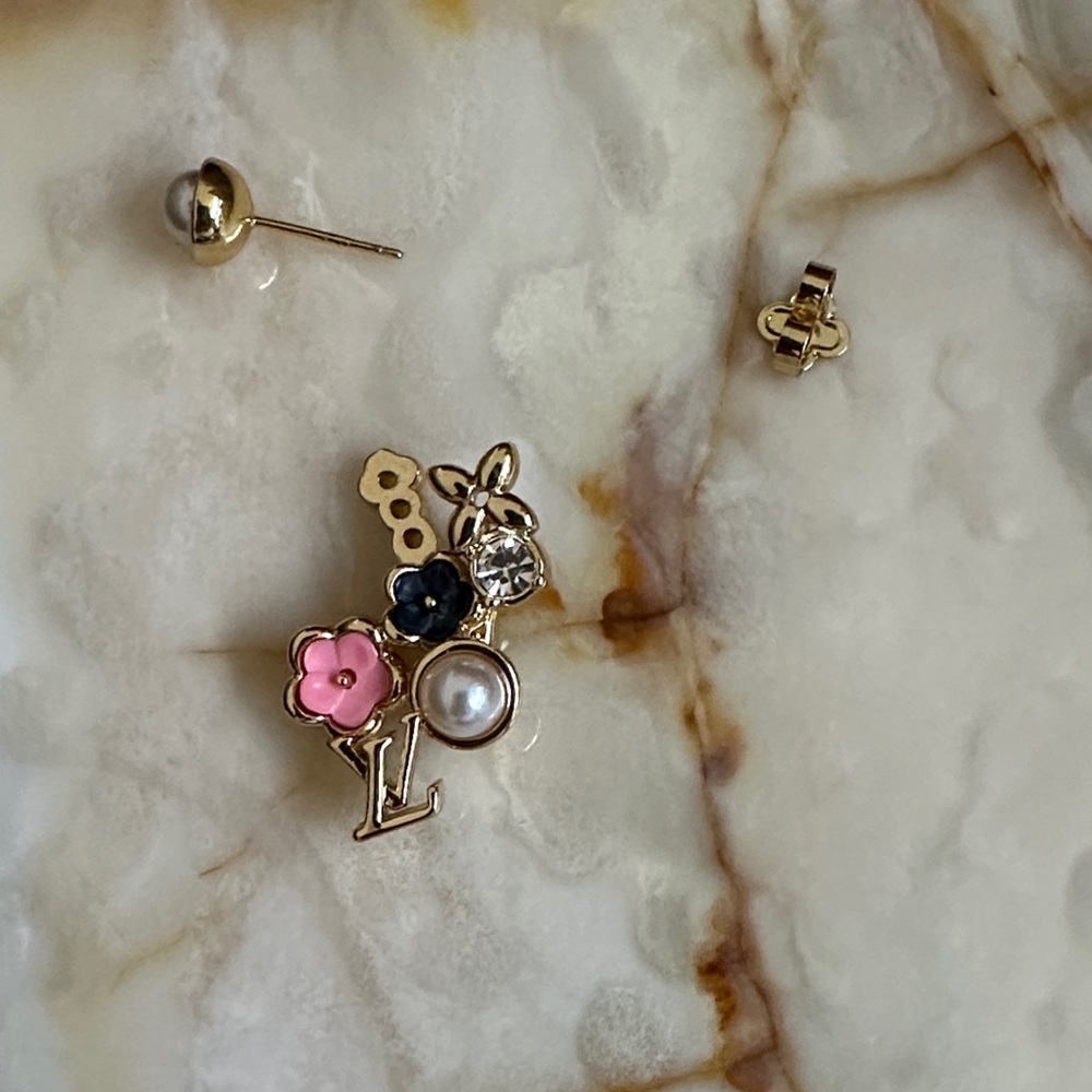 Louis Vuitton authentic 100%Floral Enamel and Pearl Earrings - Picture 7 of 11